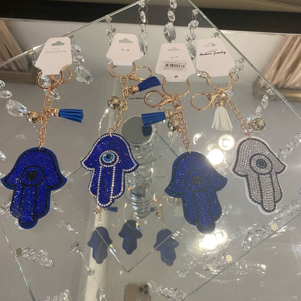 🎁Evil Eye Hamsa Plush Crystal Rhinestone Keychain - Picture 5 of 6
